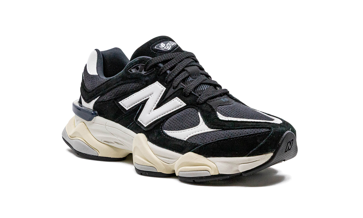9060 "Black / White" U9060AAA